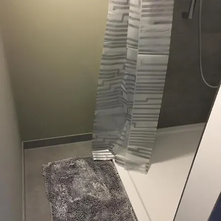One - One Seven Apartment