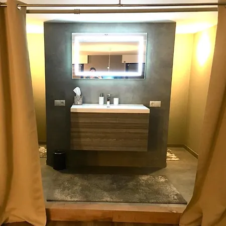 Apartment One - One Seven *